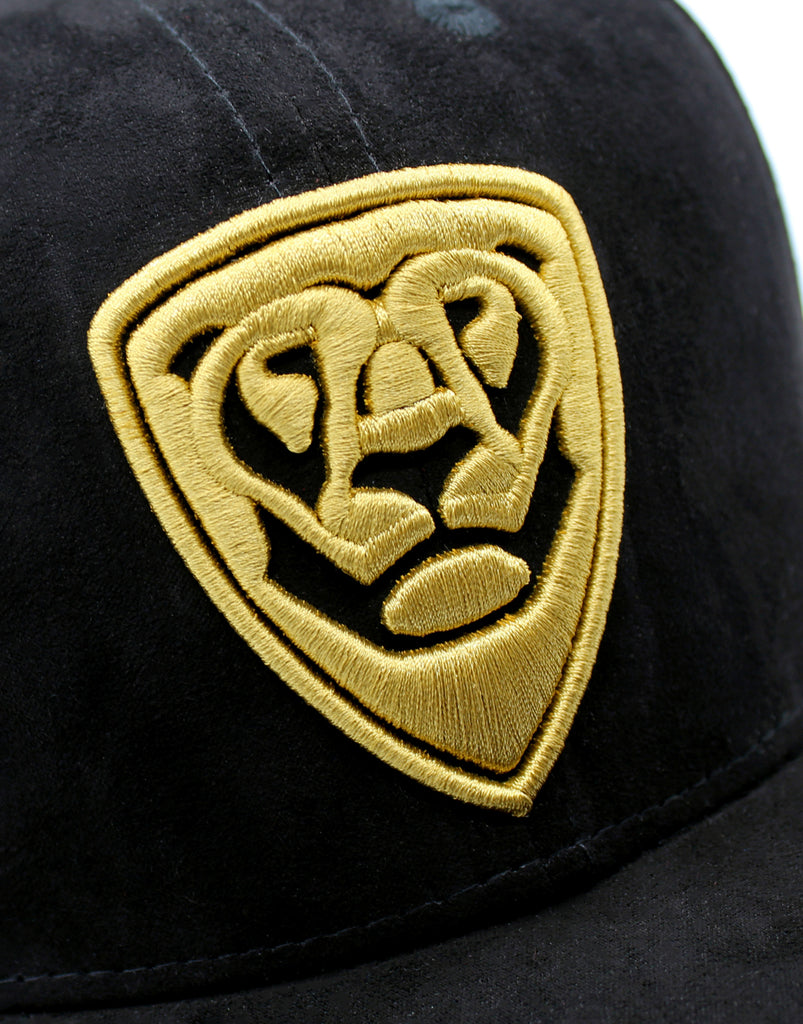 Special Pieces SCHWARZE ALCANTARA CAP mit goldenem Logo